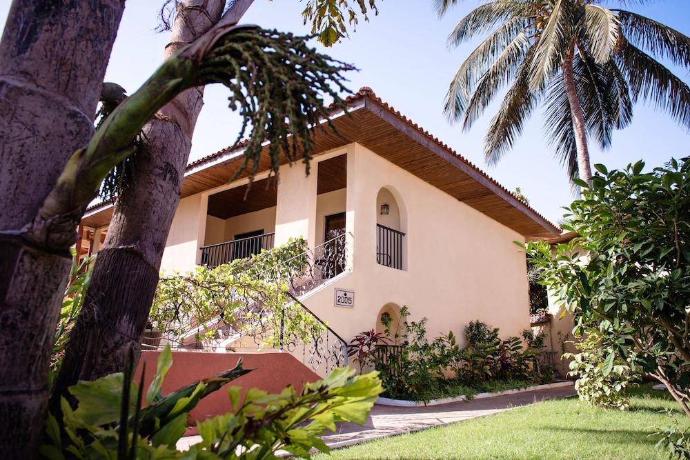 Ocean Bay Hotel & Resort Bakau Exterior photo