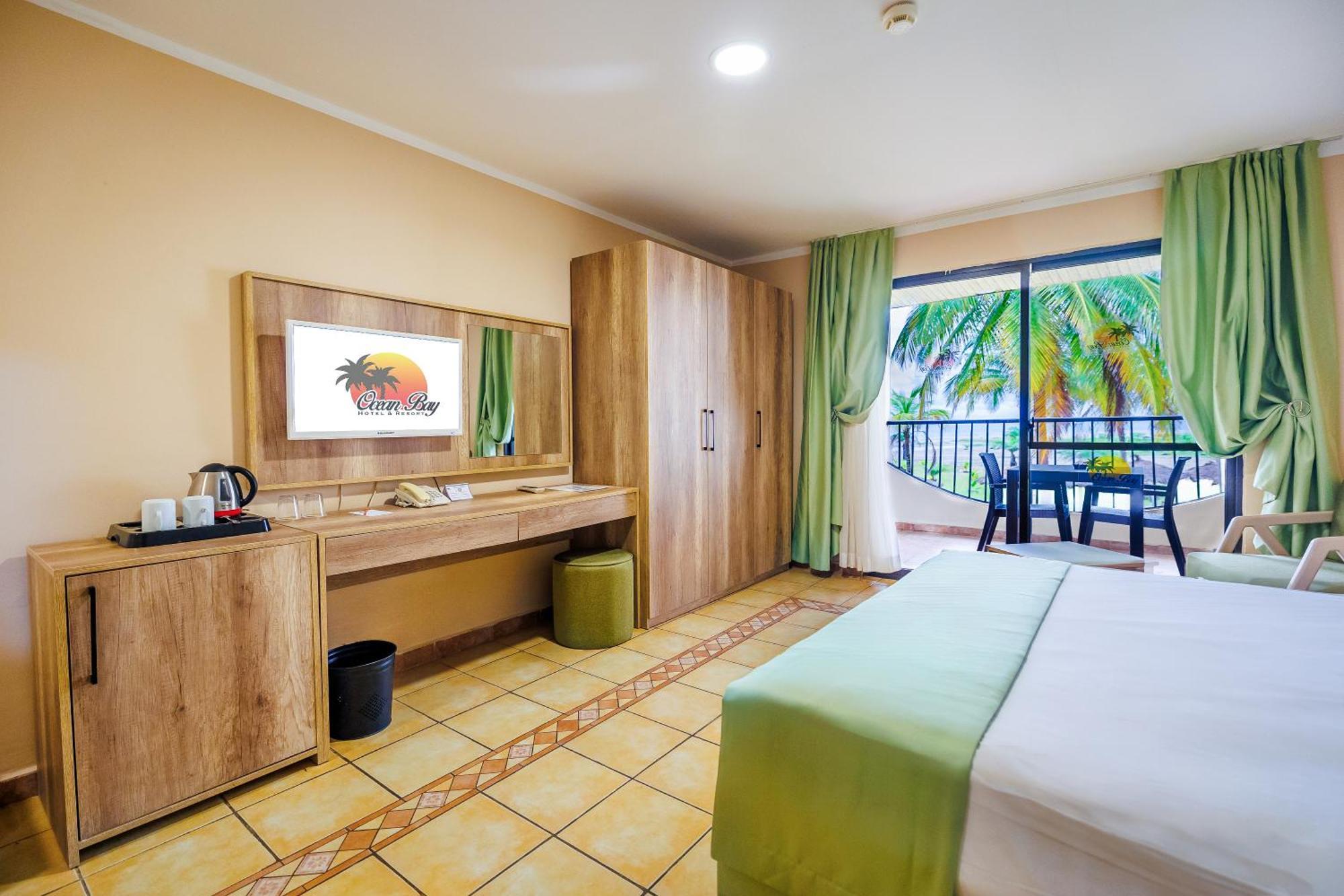Ocean Bay Hotel & Resort Bakau Exterior photo